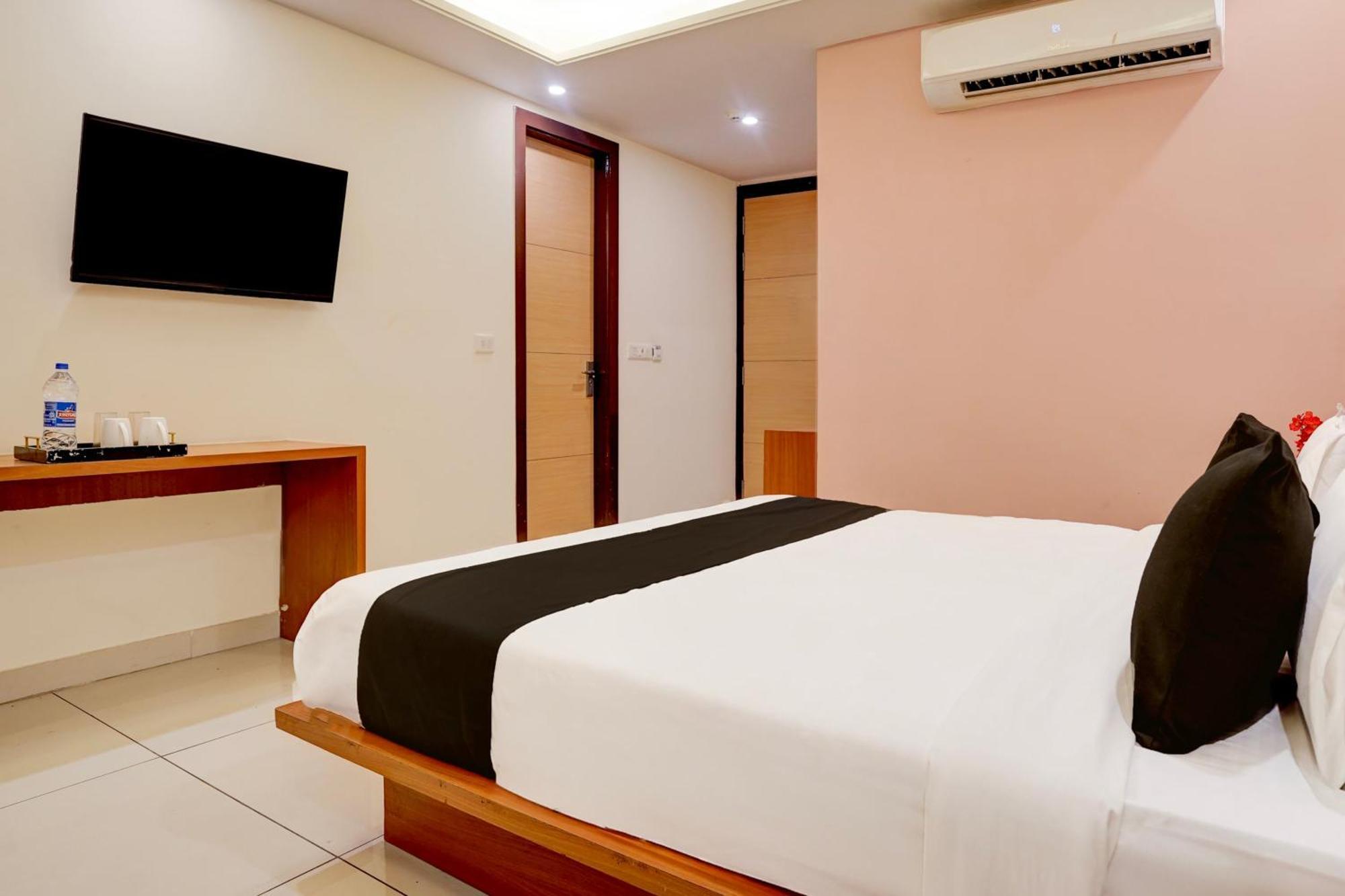 Super Townhouse Airport Road Delhi Nova Deli Exterior foto