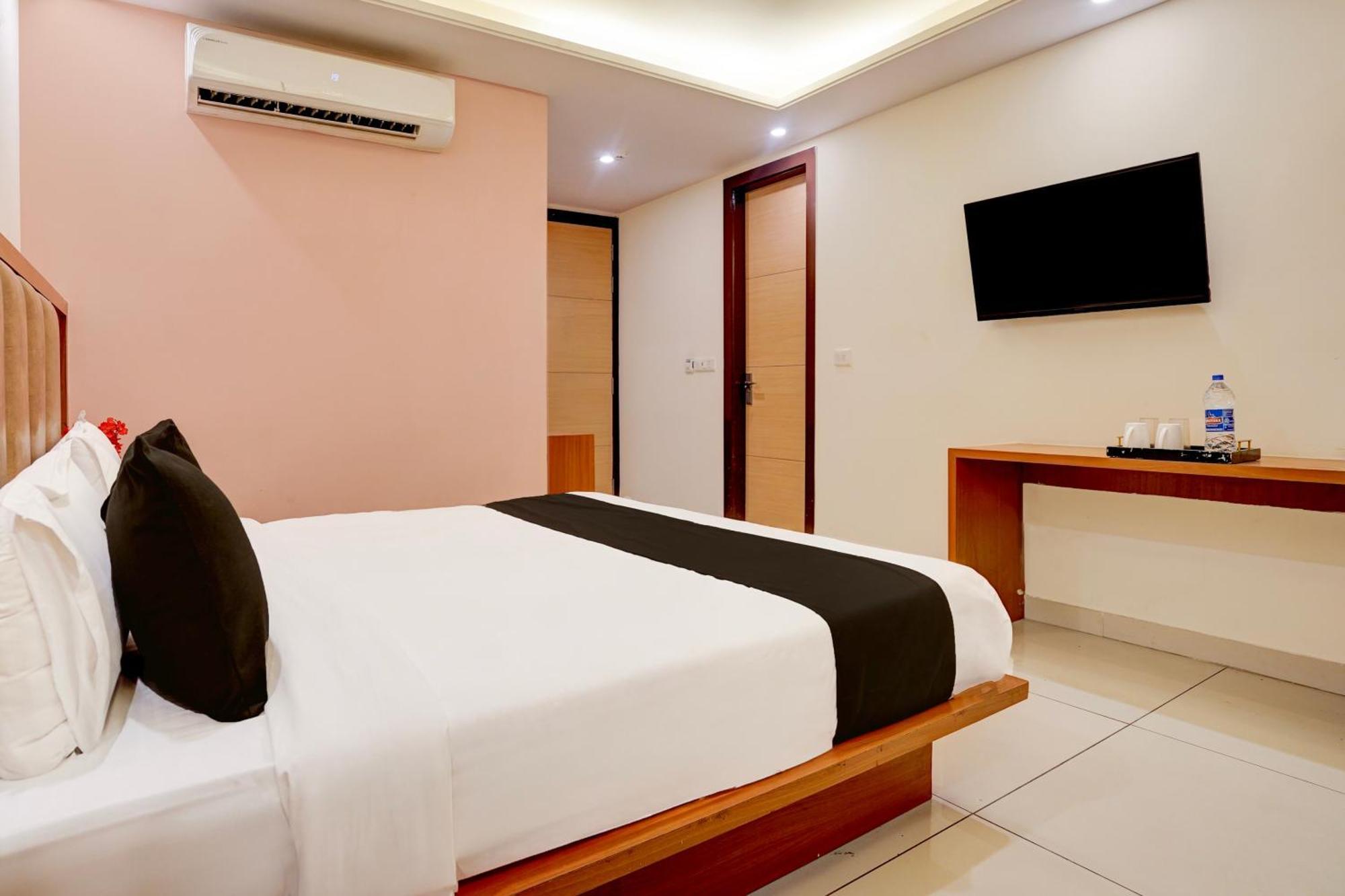 Super Townhouse Airport Road Delhi Nova Deli Exterior foto