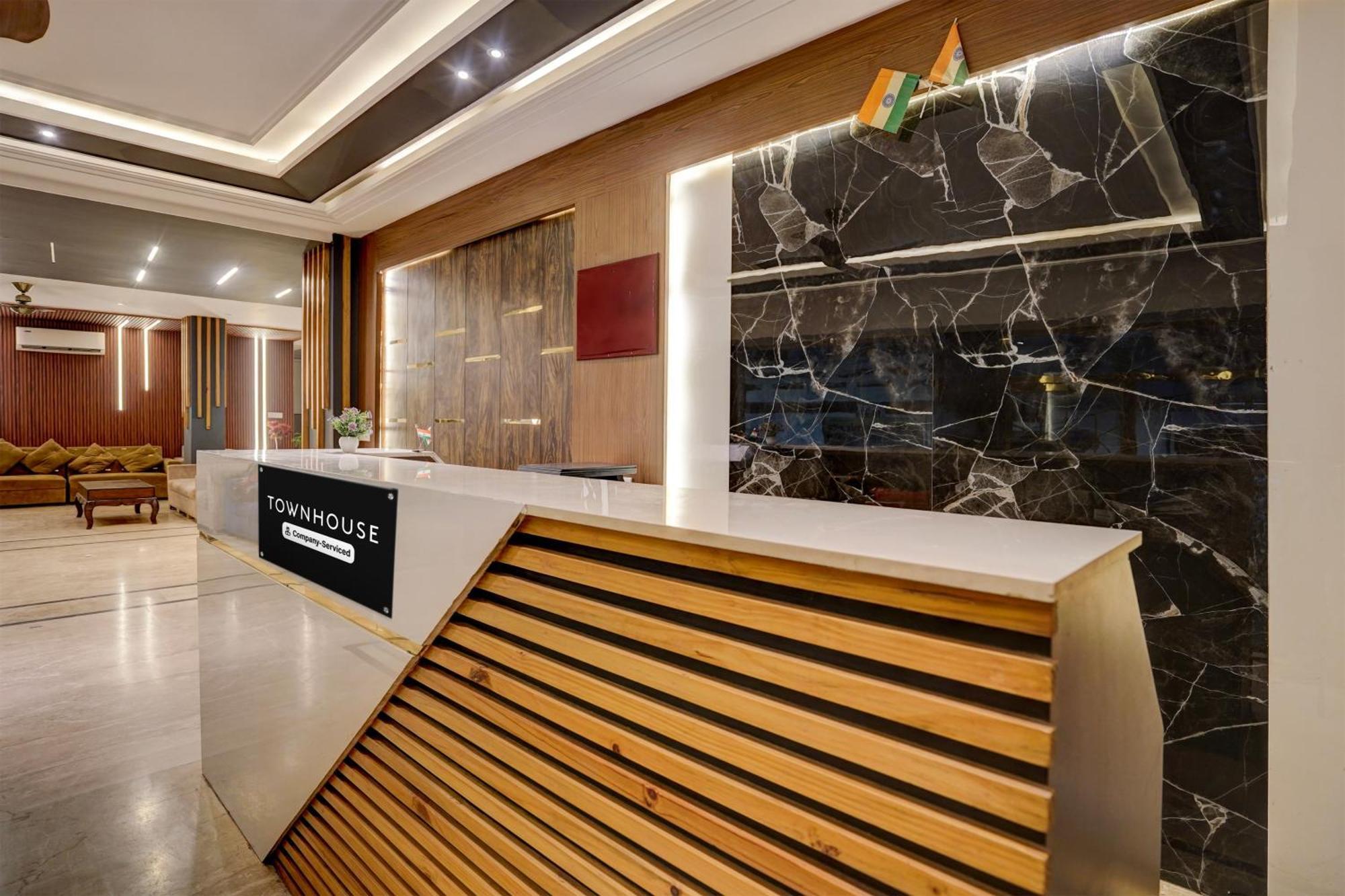 Super Townhouse Airport Road Delhi Nova Deli Exterior foto